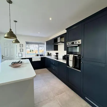 Stylish Near The Centre Of Apartment Harrogate