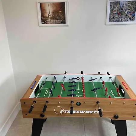 Stylish Near The Centre Of アパート