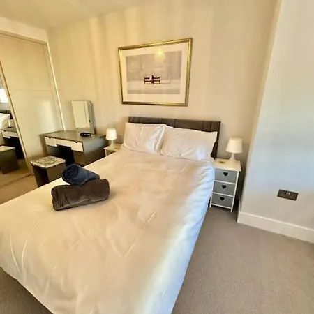Stylish Near The Centre Of Apartment Harrogate