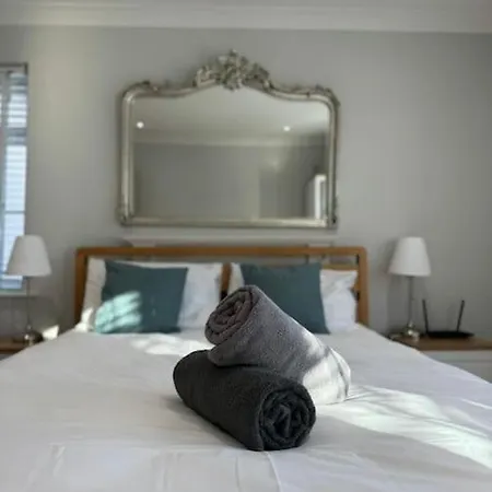 Stylish Near The Centre Of アパート