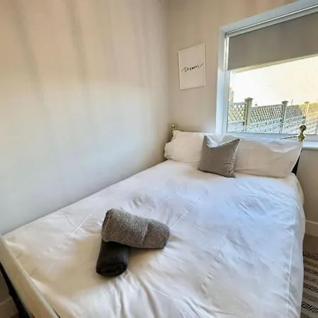 Stylish Near The Centre Of ハロゲート