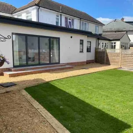 Stylish Near The Centre Of アパート