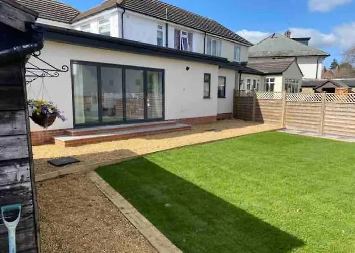 Stylish Near The Centre Of Lägenhet