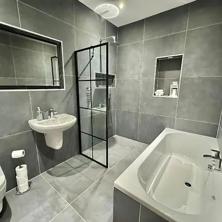 Stylish Near The Centre Of